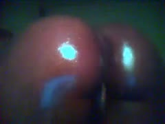 On livecam, a dark-skinned darling extends her greasy wazoo cheeks to reveal her cunt to me.